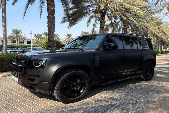 Land Rover Defender 110 II, 2025 внедорожник 5 дв. arctic trucks at35 стандарт класса в Дубае от King Way Car Rental черный цвет | AUTO.AE