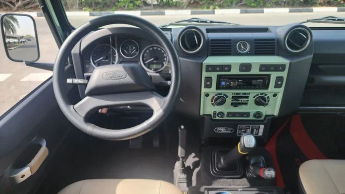 Новый Land Rover Defender 110 I Рестайлинг, 2.2 л, 2016 в Дубае от Alwan Global Cars Зеленый цвет. Other | AUTO.AE