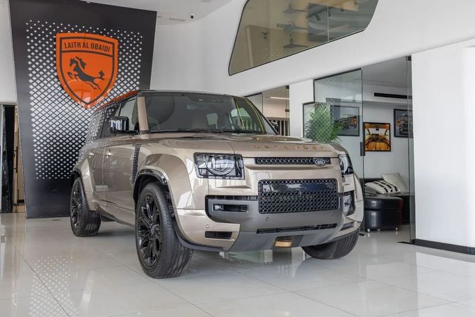 Новый Land Rover Defender Octa II, 4.4 л, 2025 в Дубае от Laith Alobaidi Motors Золотистый цвет. Европейская | AUTO.AE
