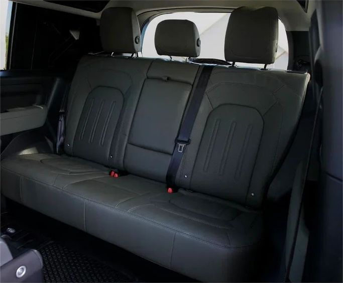 Подержанный Land Rover Defender 90 II, 3.0 л, 2022 в Дубае от Mohammad Alkarak Motors Черный цвет. Other | AUTO.AE