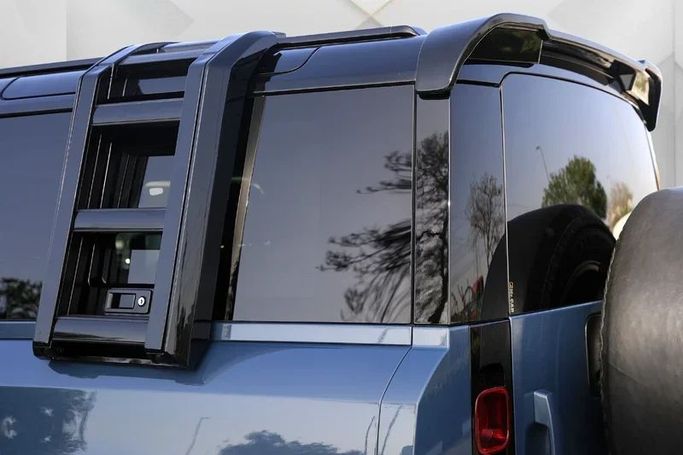 Подержанный Land Rover Defender 90 II, 3.0 л, 2022 в Дубае от Mohammad Alkarak Motors Черный цвет. Other | AUTO.AE