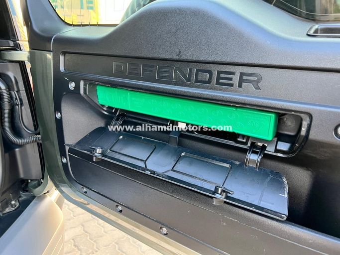 Подержанный Land Rover Defender 110 II, 3.0 л, 2020 в Дубае от Alhamd Motors Зеленый цвет. Other | AUTO.AE