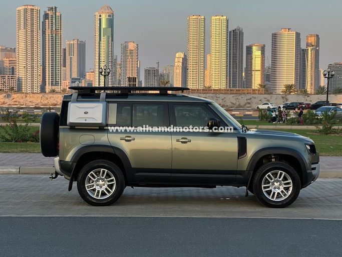 Подержанный Land Rover Defender 110 II, 3.0 л, 2020 в Дубае от Alhamd Motors Зеленый цвет. Other | AUTO.AE