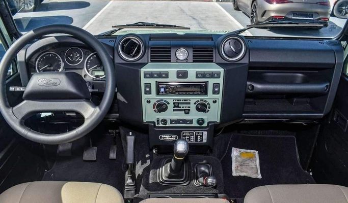 Used Land Rover Defender 110 I Facelift, 2.4 l, 2016 in Dubai by F7 Motors, Green color. European Specs | AUTO.AE