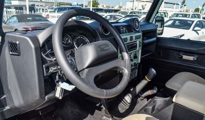 Used Land Rover Defender 110 I Facelift, 2.4 l, 2016 in Dubai by F7 Motors, Green color. European Specs | AUTO.AE