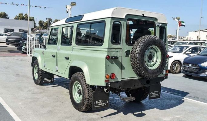Used Land Rover Defender 110 I Facelift, 2.4 l, 2016 in Dubai by F7 Motors, Green color. European Specs | AUTO.AE
