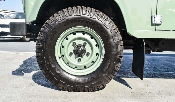 Used Land Rover Defender 110 I Facelift, 2.4 l, 2016 in Dubai by F7 Motors, Green color. European Specs | AUTO.AE