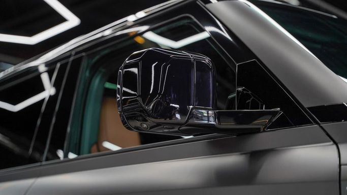 Новый Land Rover Defender P400 II, 3.0 л, 2025 в Дубае от Najem Motors Серый цвет. Other | AUTO.AE