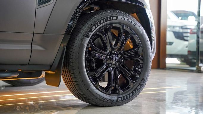 Новый Land Rover Defender P400 II, 3.0 л, 2025 в Дубае от Najem Motors Серый цвет. Other | AUTO.AE