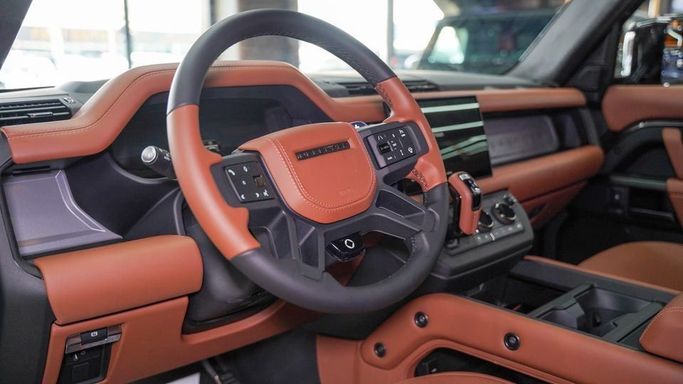 Новый Land Rover Defender P400 II, 3.0 л, 2025 в Дубае от Najem Motors Серый цвет. Other | AUTO.AE