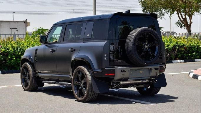 Новый Land Rover Defender P400 II, 3.0 л, 2024 в Дубае от Najem Motors Черный цвет. Европейская | AUTO.AE