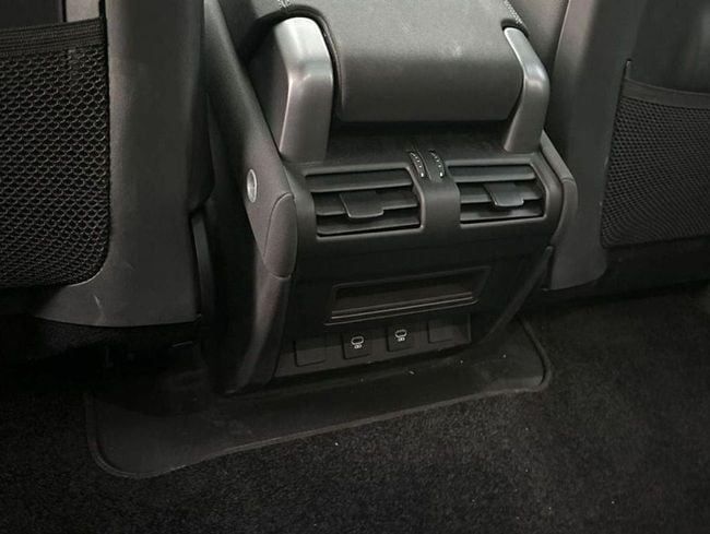 Подержанный Land Rover Defender P400 II, 3.0 л, 2023 в Дубае от Falcons GT Motors FZCO Зеленый цвет. Европейская | AUTO.AE