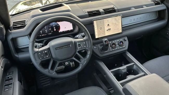 Новый Land Rover Defender Octa II, 4.4 л, 2025 в Дубае от Falcons GT Motors FZCO Серый цвет. Европейская | AUTO.AE