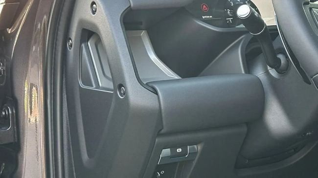 Новый Land Rover Defender Octa II, 4.4 л, 2025 в Дубае от Falcons GT Motors FZCO Серый цвет. Европейская | AUTO.AE