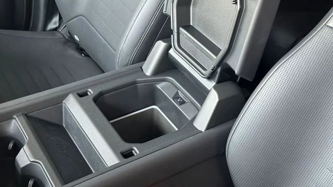 Новый Land Rover Defender Octa II, 4.4 л, 2025 в Дубае от Falcons GT Motors FZCO Серый цвет. Европейская | AUTO.AE