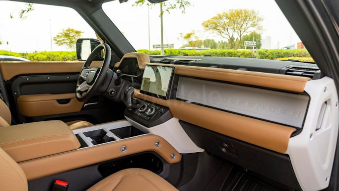 Новый Land Rover Defender 110 II, 3.0 л, 2025 в Дубае от Milele Черный цвет. Other | AUTO.AE