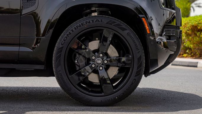 Новый Land Rover Defender 110 II, 3.0 л, 2025 в Дубае от Milele Черный цвет. Other | AUTO.AE