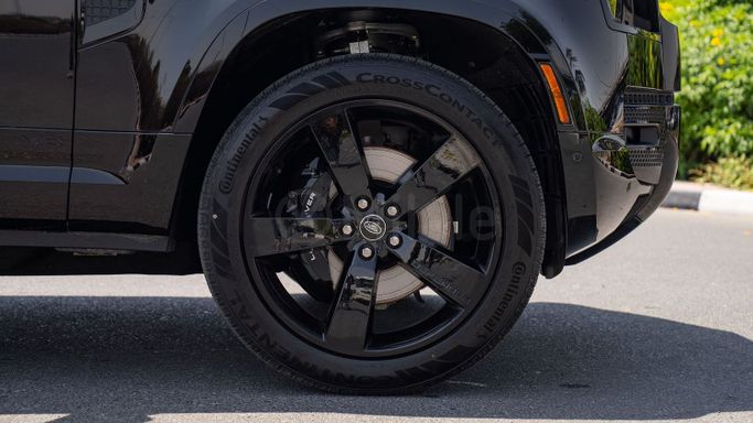 Новый Land Rover Defender 110 II, 5.0 л, 2025 в Дубае от Milele Черный цвет. Other | AUTO.AE