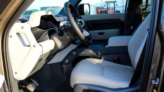 Новый Land Rover Defender P400 II, 3.0 л, 2022 в Дубае от Falcons GT Motors FZCO Золотистый цвет. Other | AUTO.AE