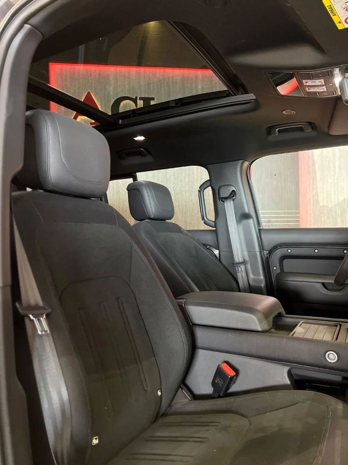 Подержанный Land Rover Defender 110 II, 5.0 л, 2023 в Дубае от A Class Motors Серый цвет.  | AUTO.AE