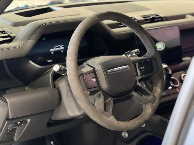 Подержанный Land Rover Defender 110 II, 5.0 л, 2023 в Дубае от A Class Motors Серый цвет.  | AUTO.AE