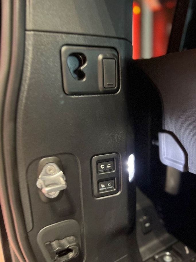 Подержанный Land Rover Defender 110 II, 5.0 л, 2023 в Дубае от A Class Motors Серый цвет.  | AUTO.AE