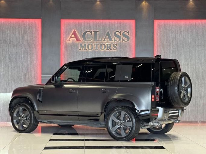 Подержанный Land Rover Defender 110 II, 5.0 л, 2023 в Дубае от A Class Motors Серый цвет.  | AUTO.AE