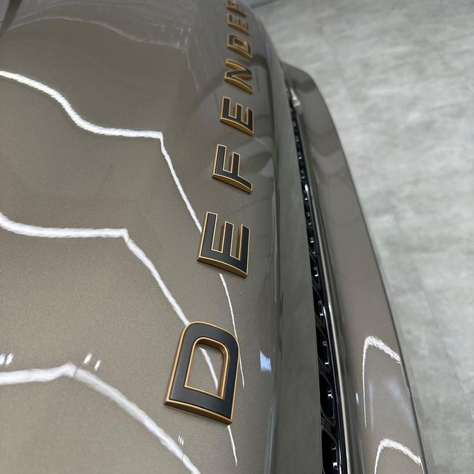 Новый Land Rover Defender Octa II, 4.4 л, 2025 в Дубае от AAA Motors Бежевый цвет. Европейская | AUTO.AE