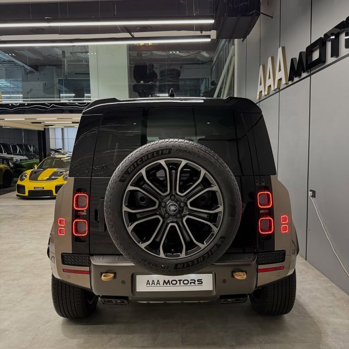 Новый Land Rover Defender Octa II, 4.4 л, 2025 в Дубае от AAA Motors Бежевый цвет. Европейская | AUTO.AE