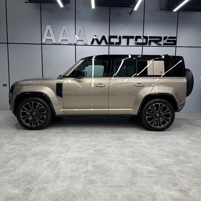 Новый Land Rover Defender Octa II, 4.4 л, 2025 в Дубае от AAA Motors Бежевый цвет. Европейская | AUTO.AE