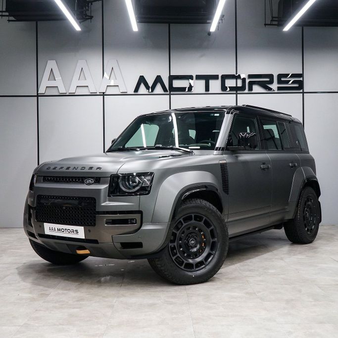 جديدة Land Rover Defender Octa ثانياً, 4.4 l, 2025 في في دبي من AAA Motors، اللون رمادي. مواصفات الخليج | AUTO.AE
