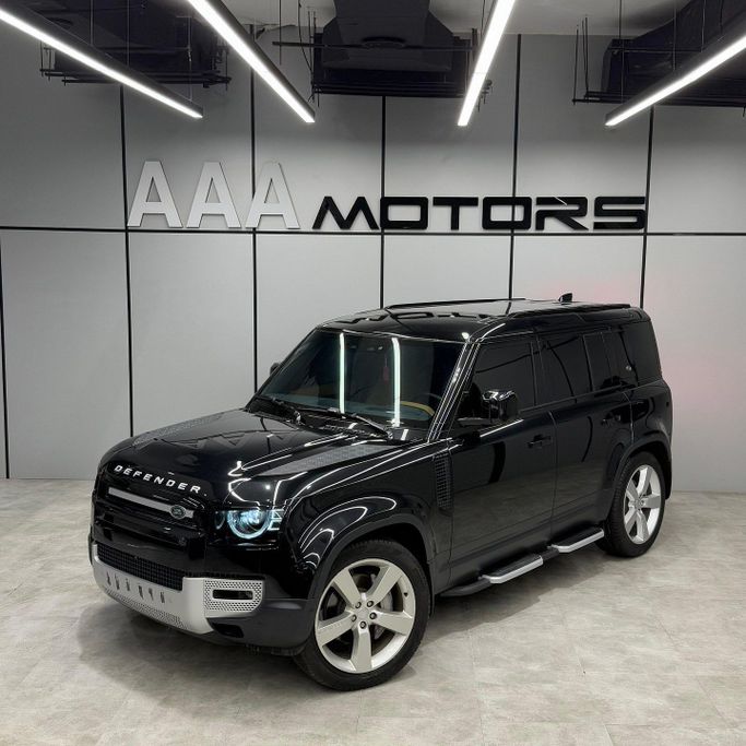 مستعملة Land Rover Defender P400 ثانياً, 3.0 l, 2024 في في دبي من AAA Motors، اللون أسود. مواصفات الخليج | AUTO.AE