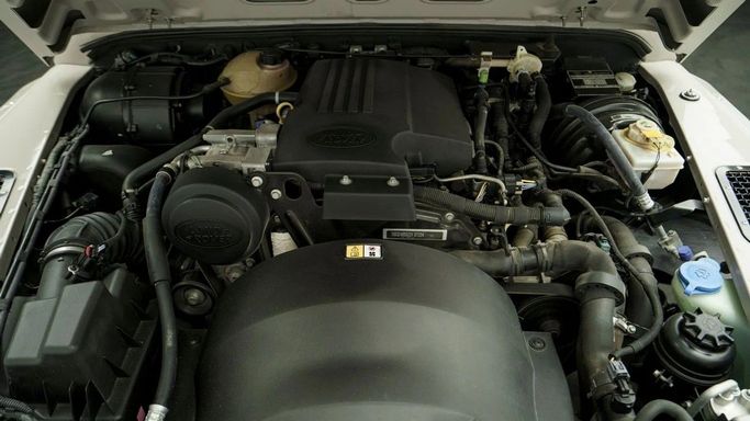 Подержанный Land Rover Defender 110 I Рестайлинг, 2.4 л, 2015 в Дубае от Al Ain Class Motors Серый цвет. Other | AUTO.AE