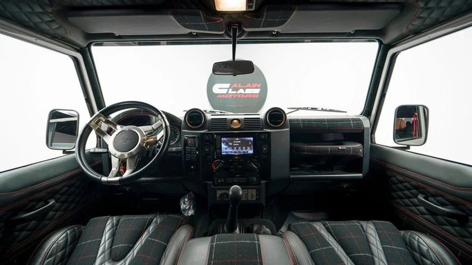 Подержанный Land Rover Defender 110 I Рестайлинг, 2.4 л, 2015 в Дубае от Al Ain Class Motors Серый цвет. Other | AUTO.AE