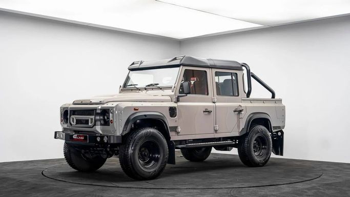 Подержанный Land Rover Defender 110 I Рестайлинг, 2.4 л, 2015 в Дубае от Al Ain Class Motors Серый цвет. Other | AUTO.AE