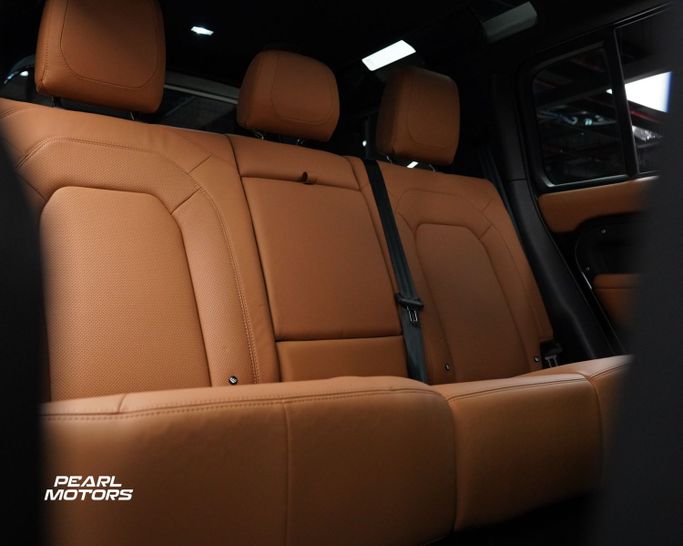 Подержанный Land Rover Defender 110 II, 5.0 л, 2024 в Дубае от Pearl Motors Серый цвет. Канадская | AUTO.AE