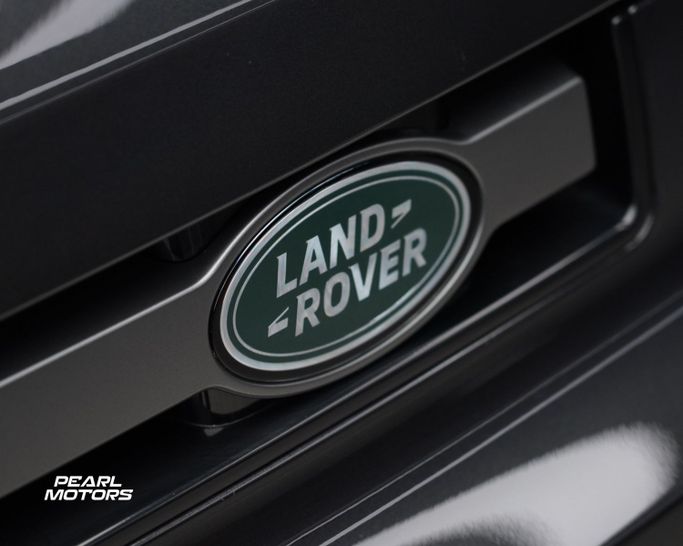 Подержанный Land Rover Defender 110 II, 5.0 л, 2024 в Дубае от Pearl Motors Серый цвет. Канадская | AUTO.AE