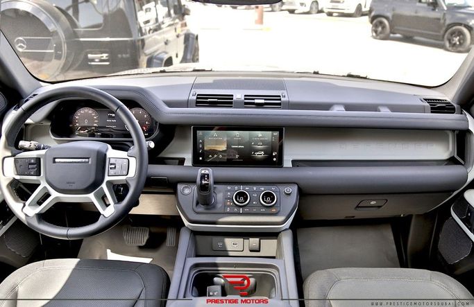 Новый Land Rover Defender P400 II, 3.0 л, 2024 в Дубае от Prestige motors Черный цвет. Канадская | AUTO.AE