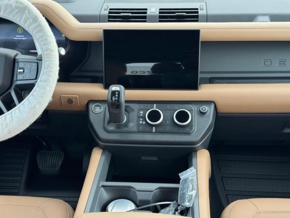 Новый Land Rover Defender P400 II, 3.0 л, 2025 в Дубае от Titanum Cars Зеленый цвет. Other | AUTO.AE
