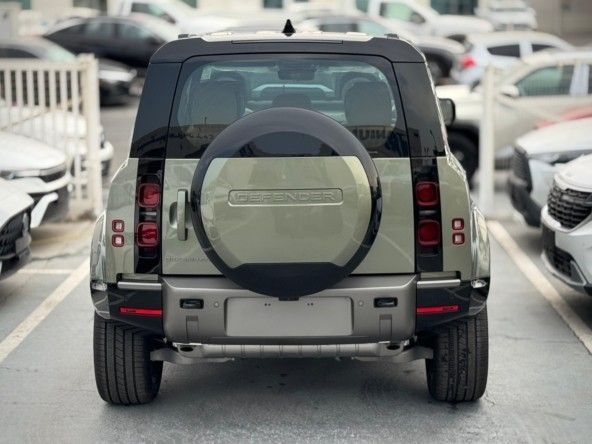 Новый Land Rover Defender P400 II, 3.0 л, 2025 в Дубае от Titanum Cars Зеленый цвет. Other | AUTO.AE