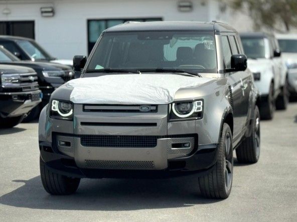 Новый Land Rover Defender P400 II, 3.0 л, 2025 в Дубае от Titanum Cars Серебристый цвет. GCC | AUTO.AE