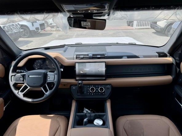 Новый Land Rover Defender P400 II, 3.0 л, 2025 в Дубае от Titanum Cars Серебристый цвет. GCC | AUTO.AE