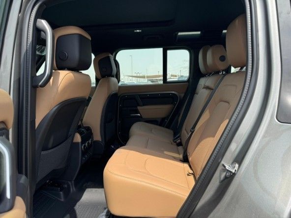 Новый Land Rover Defender P400 II, 3.0 л, 2025 в Дубае от Titanum Cars Серебристый цвет. GCC | AUTO.AE