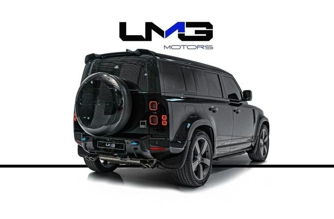 Подержанный Land Rover Defender 110 II, 5.0 л, 2025 в Дубае от LMG Motors Черный цвет. GCC | AUTO.AE