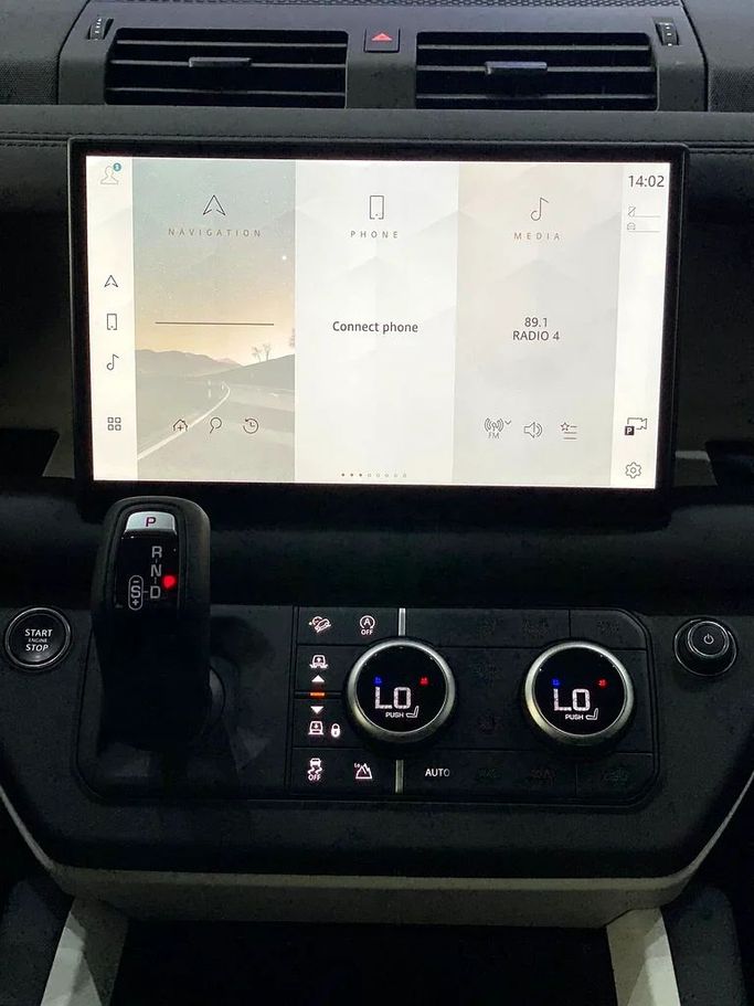 Подержанный Land Rover Defender 110 II, 2.0 л, 2025 в Дубае от Hot Wheel Used Motors Черный цвет. Other | AUTO.AE