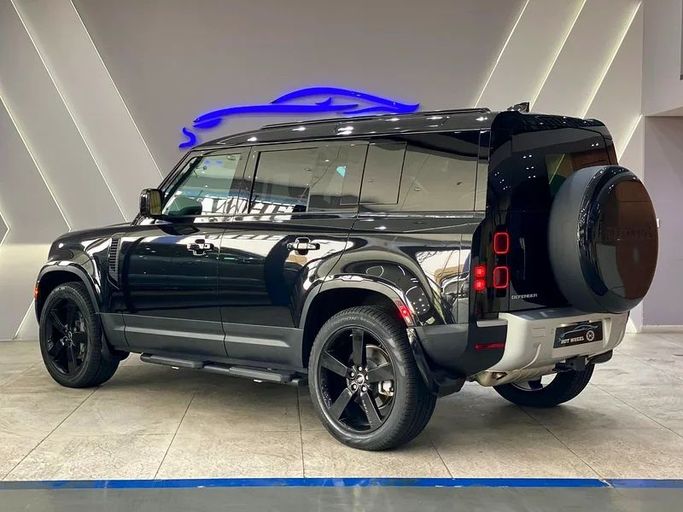 Подержанный Land Rover Defender 110 II, 2.0 л, 2025 в Дубае от Hot Wheel Used Motors Черный цвет. Other | AUTO.AE