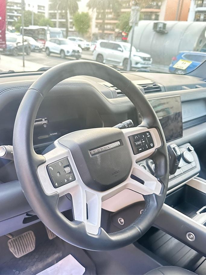 Подержанный Land Rover Defender 110 II, 2.0 л, 2025 в Дубае Черный цвет. Американская | AUTO.AE