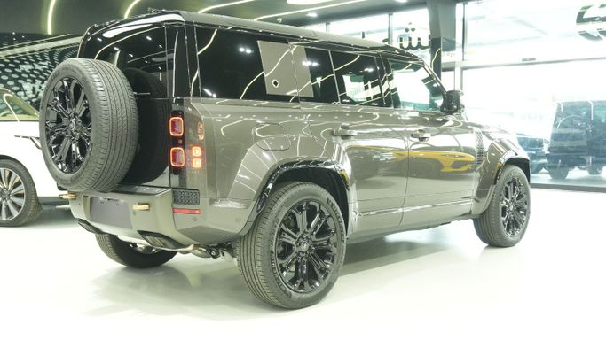 Новый Land Rover Defender Octa II, 4.4 л, 2025 в Дубае от Carbon Edition Motors Коричневый цвет. Other | AUTO.AE