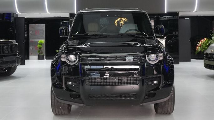 Новый Land Rover Defender P400 II, 3.0 л, 2025 в Дубае от Carbon Edition Motors Черный цвет. Other | AUTO.AE