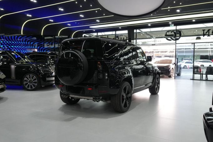 Новый Land Rover Defender P400 II, 3.0 л, 2025 в Дубае от Carbon Edition Motors Черный цвет. Other | AUTO.AE